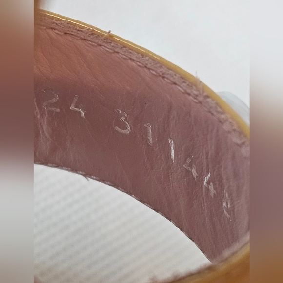 New GUCCI Girl's Horsebit Sandals! - Picture 12 of 16